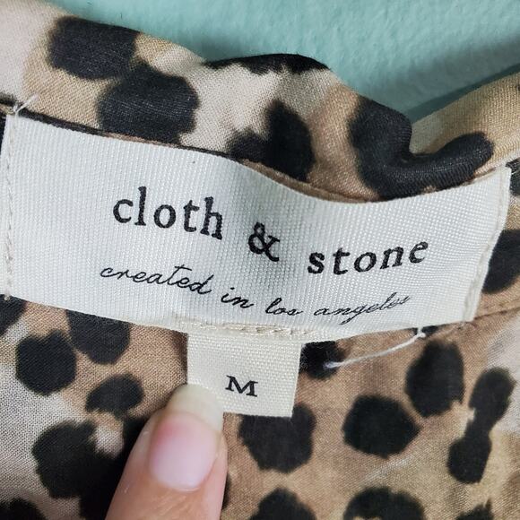 Cloth & Stone Animal Leopard Print Button Down Shirt LS Blouse Size Medium - Picture 3 of 6